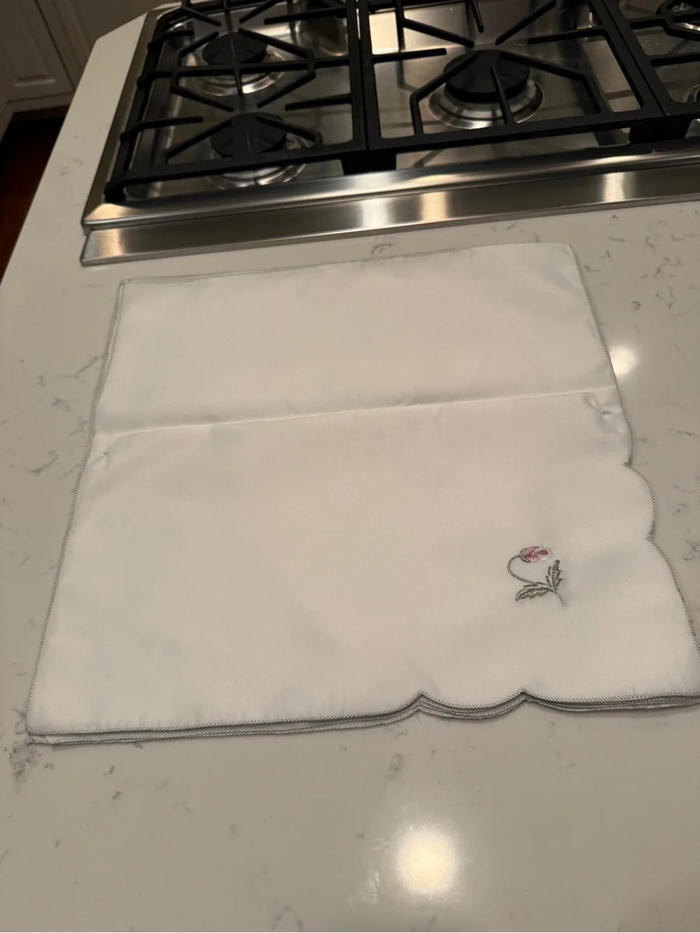 Vintage Set of 8 White Embroidered Floral Cloth Napkins Scalloped Edge NEW